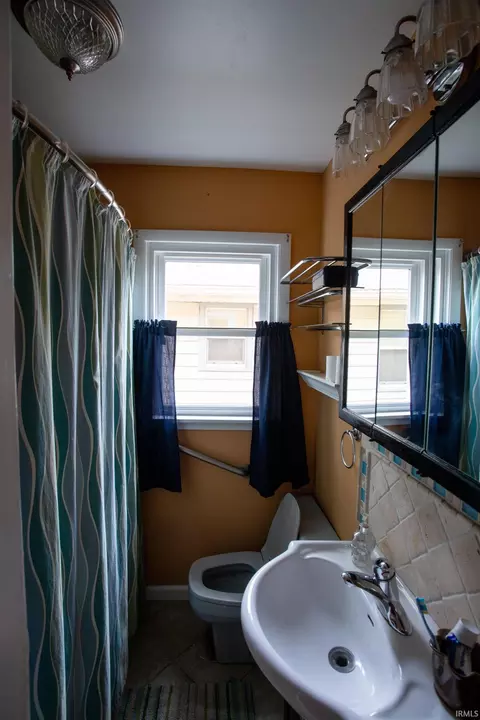 Bath - 3205 W Devon Rd, Muncie, IN 47304 photo 1 of 3