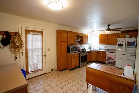 Kitchen - 3205 W Devon Rd, Muncie, IN 47304 photo 3 of 4