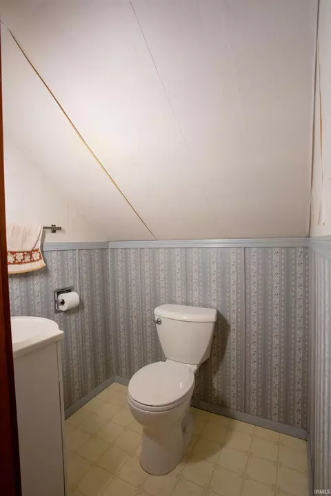 Bath - 3205 W Devon Rd, Muncie, IN 47304 photo 3 of 3