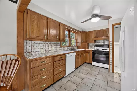 Kitchen - 1175 W Bell Rd, Bloomington, IN 47404 photo 2 of 5