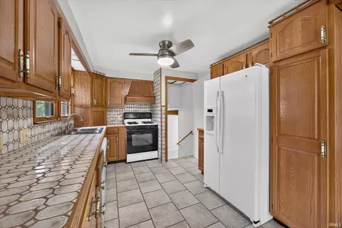 Kitchen - 1175 W Bell Rd, Bloomington, IN 47404 photo 3 of 5