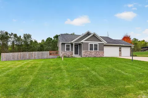 1877 E Boulder Dr, Warsaw, IN 46582