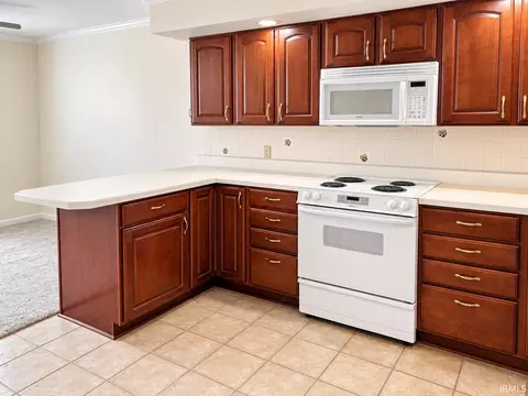 Kitchen - 3592 Manor Dr, Jasper, IN 47546 photo 7 of 8