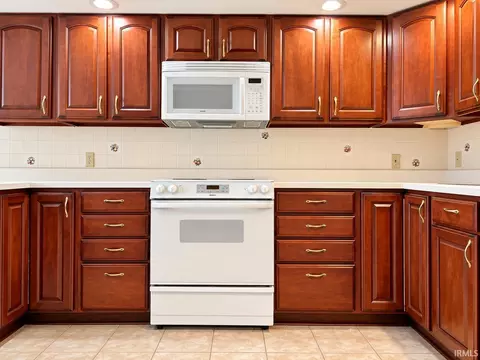 Kitchen - 3592 Manor Dr, Jasper, IN 47546 photo 4 of 8