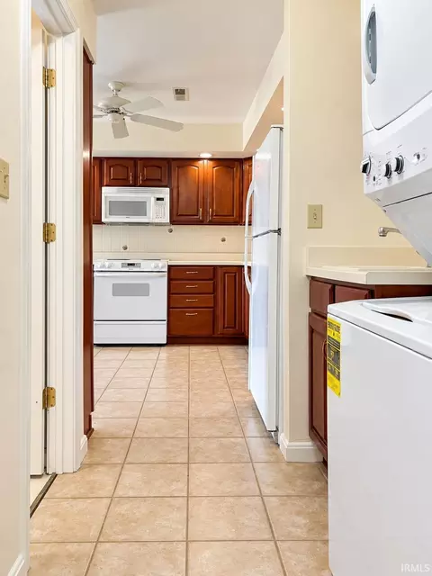 Kitchen - 3592 Manor Dr, Jasper, IN 47546 photo 6 of 8