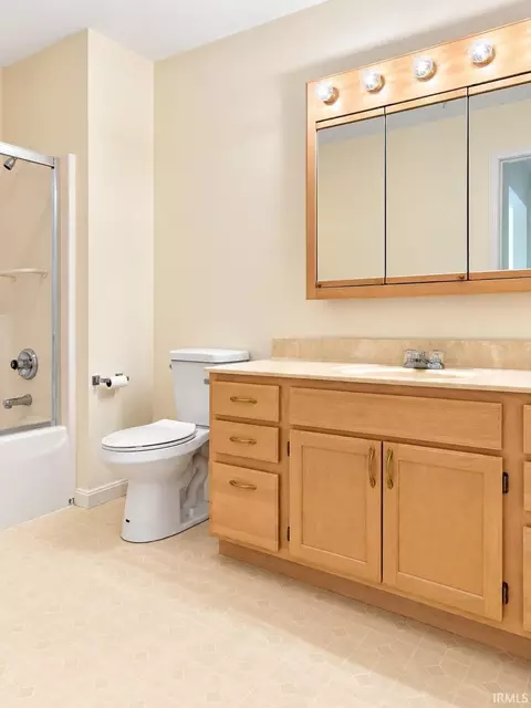 Bath - 3592 Manor Dr, Jasper, IN 47546 photo 2 of 6