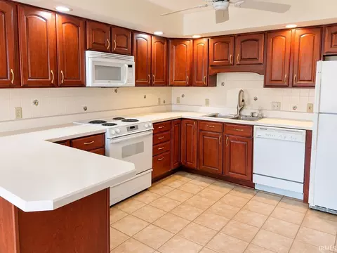 Kitchen - 3592 Manor Dr, Jasper, IN 47546 photo 3 of 8