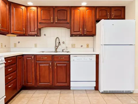 Kitchen - 3592 Manor Dr, Jasper, IN 47546 photo 5 of 8