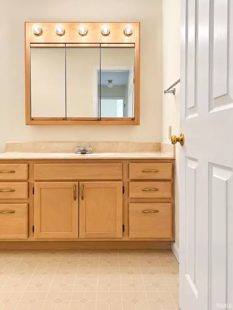 Bath - 3592 Manor Dr, Jasper, IN 47546 photo 1 of 6