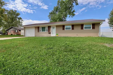 716 Wedgewood Dr, Winchester, IN 47394