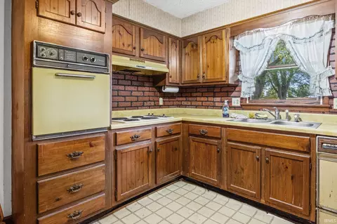 Kitchen - 7403 E 325 S, Bringhurst, IN 46913 photo 2 of 3