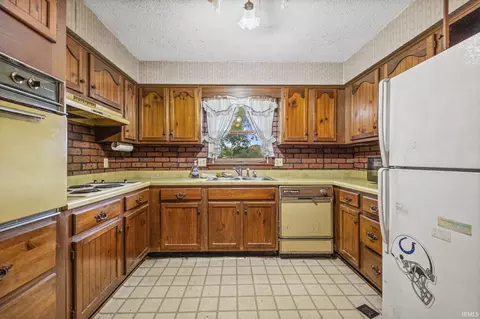 Kitchen - 7403 E 325 S, Bringhurst, IN 46913 photo 1 of 3