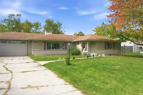 3721 Courtwood Dr, Fort Wayne, IN 46815