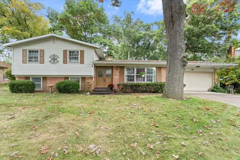 1608 Greenbrier Dr, Elkhart, IN 46514