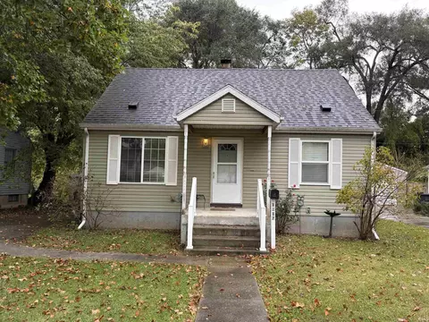 1217 Academy Pl, South Bend, IN 46616