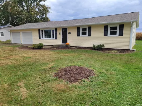11457 N Westwood Dr, Farmersburg, IN 47850