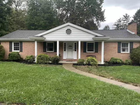 6612 Pinehurst Dr, Evansville, IN 47711