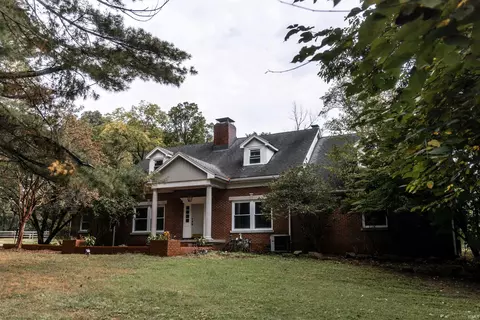 945 Pine Gate Rd, Evansville, IN 47725