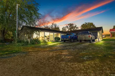 5222 S Groveland Dr, Albion, IN 46701