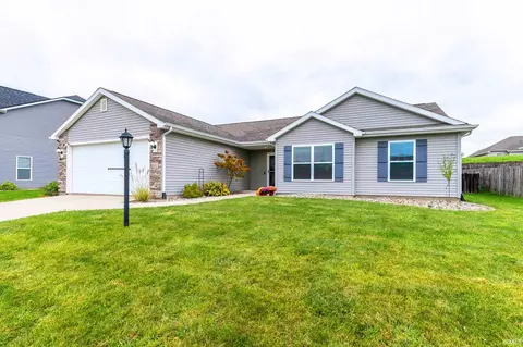9018 Strathmore Ln, Fort Wayne, IN 46818