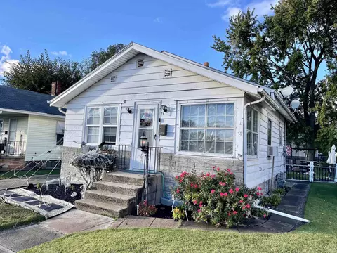 1122 W 8th St, Mishawaka, IN 46544