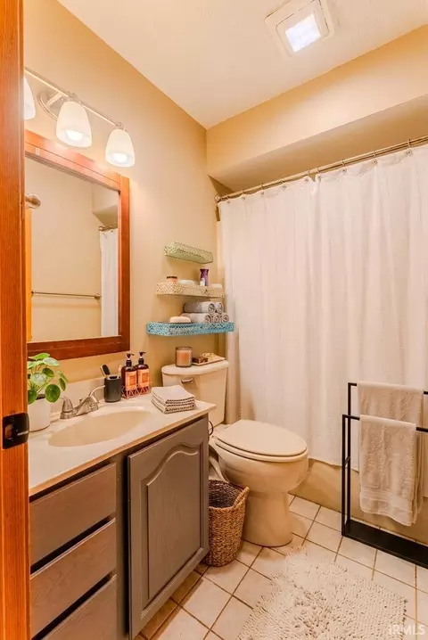 Bath - 522 Nancy Dr, Sweetser, IN 46987 photo 3 of 3