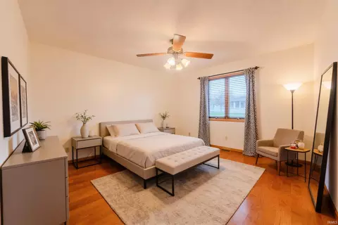 Bedroom - 522 Nancy Dr, Sweetser, IN 46987 photo 2 of 3