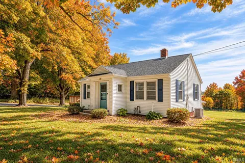 9100 E 500 S, Wolcottville, IN 46795