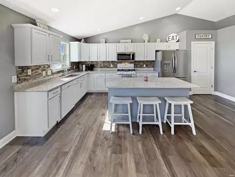 Kitchen - 4294 E 100 South Hwy, Fowler, IN 47944 photo 1 of 2
