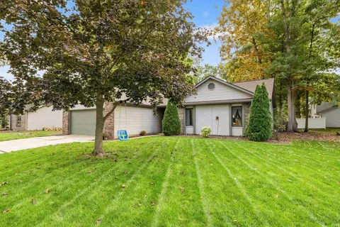 7212 Wood Meadows Ln, Fort Wayne, IN 46835