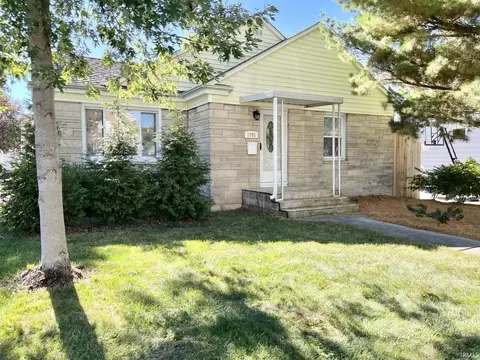 1701 Clover Ln, Fort Wayne, IN 46808