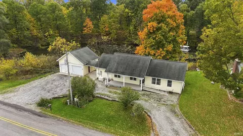 9540 E 500 South Rd, Wolcottville, IN 46795