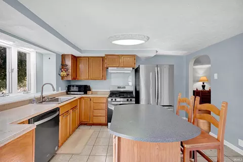 Kitchen - 925 W Cedar Bluff Rd, Bloomington, IN 47403 photo 2 of 3