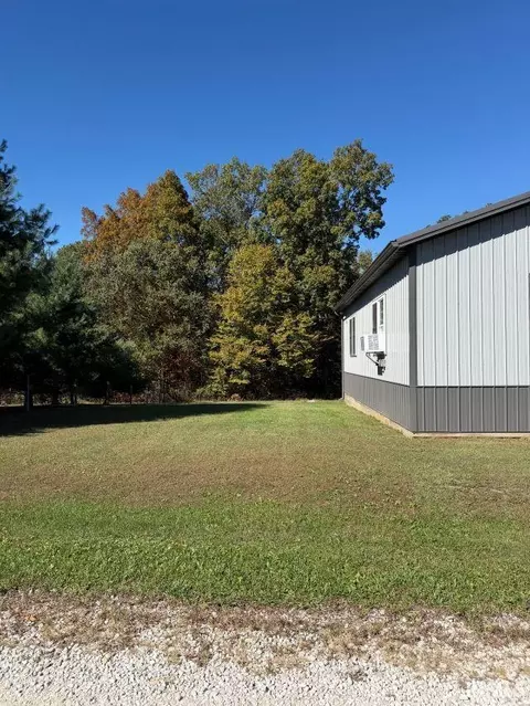 8205 E Sycamore Rd, Bloomfield, IN 47424 photo 14