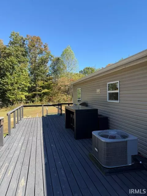 8205 E Sycamore Rd, Bloomfield, IN 47424 photo 4