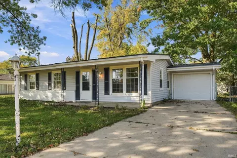214 W Crown Ln, Fort Wayne, IN 46807