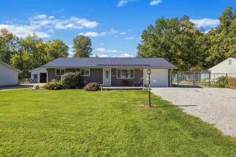 2029 Lathrop Dr, Fort Wayne, IN 46808