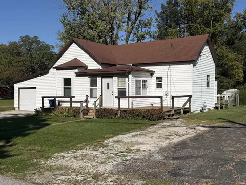 204 W Main St, Medaryville, IN 47957