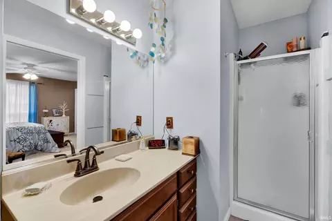 Bath - 552 E Waterloo Ct, Bloomington, IN 47401 photo 2 of 3