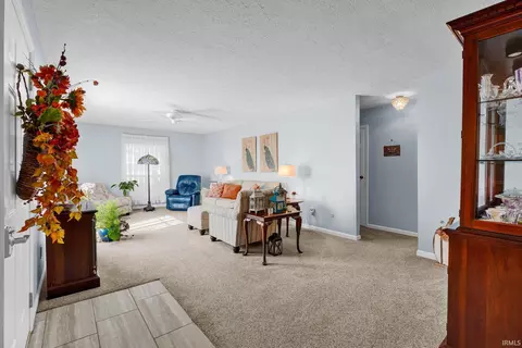 Entry Way - 552 E Waterloo Ct, Bloomington, IN 47401 photo 1 of 2