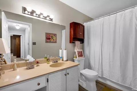 Bath - 552 E Waterloo Ct, Bloomington, IN 47401 photo 3 of 3