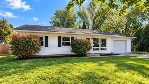 7427 Capri Dr, Fort Wayne, IN 46819