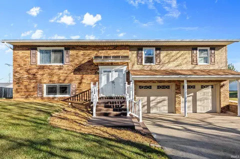 104 E 22nd St, Huntingburg, IN 47542