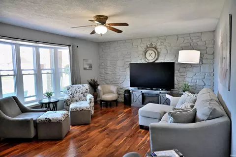 Living - 1635 Justin St, Jasper, IN 47546 photo 1 of 1