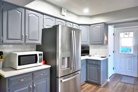 Kitchen - 1635 Justin St, Jasper, IN 47546 photo 2 of 2