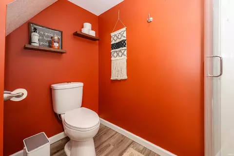 Bath - 706 S Wayne St, Hamilton, IN 46742 photo 4 of 4