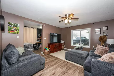 Living - 706 S Wayne St, Hamilton, IN 46742 photo 1 of 2