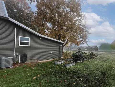 Exterior - 706 S Wayne St, Hamilton, IN 46742 photo 7 of 7