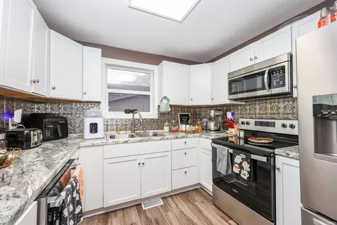 Kitchen - 706 S Wayne St, Hamilton, IN 46742 photo 4 of 4