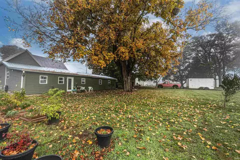 Exterior - 706 S Wayne St, Hamilton, IN 46742 photo 4 of 7